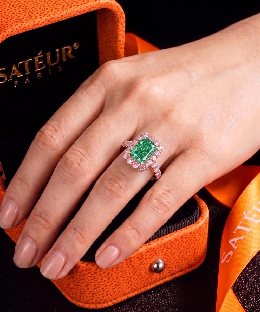 Aurore Verte Ring, worn