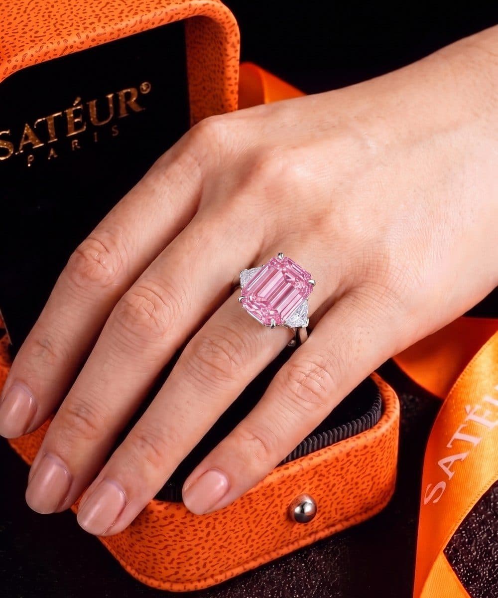 Dynastie Rose Ring, worn